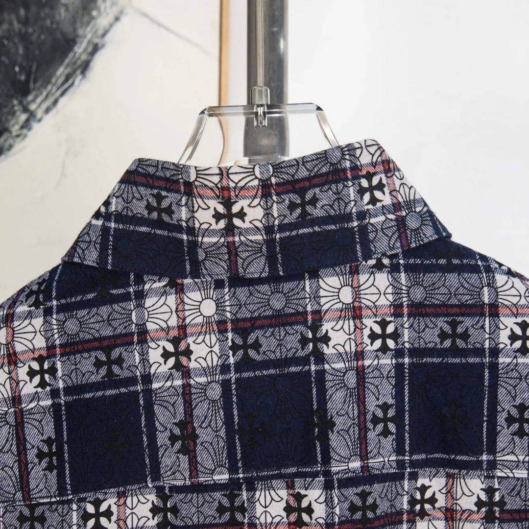 P280 💰zp version [Exclusive supply] Chrome Hearts classic cashew flower cross all-over printed jacquard long-sleeved top couple casual shirt 1️⃣Customized original jacquard fabric, high-quality pure cotton jacquard plaid fabric, soft and comfortable to the touch, a very high-quality fabric! 2️⃣The details of the workmanship are perfectly controlled. The lining is made of vest hemming, and the cuffs are made of double cross leather labels. It is different from the ordinary version. The collar is also designed with interlining, which shows high-end fashion and personality. The style is fashionable, simple and elegant, and it is a very versatile jacket! 4⃣️Complete accessories, all customized with original versions! Same style for men and women Color: Cashew Purple Size: S M L XL Number: SG10485